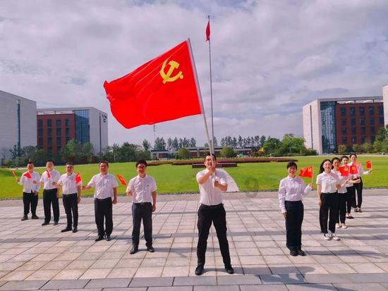 职场新人应该如何把握恋爱尺度？游戏画面